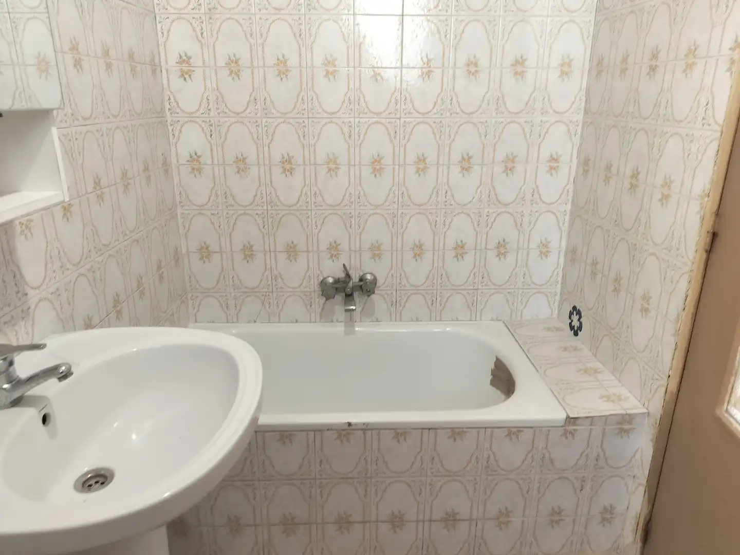 Bany de Casa o xalet en venda en La Pobla de Vallbona amb Terrassa i Traster