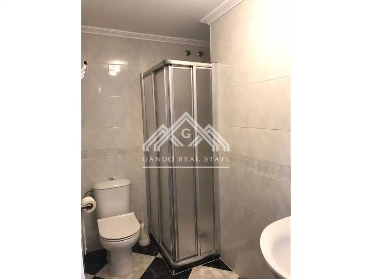 Baño de Piso de alquiler en Dos Hermanas con Aire acondicionado y Balcón