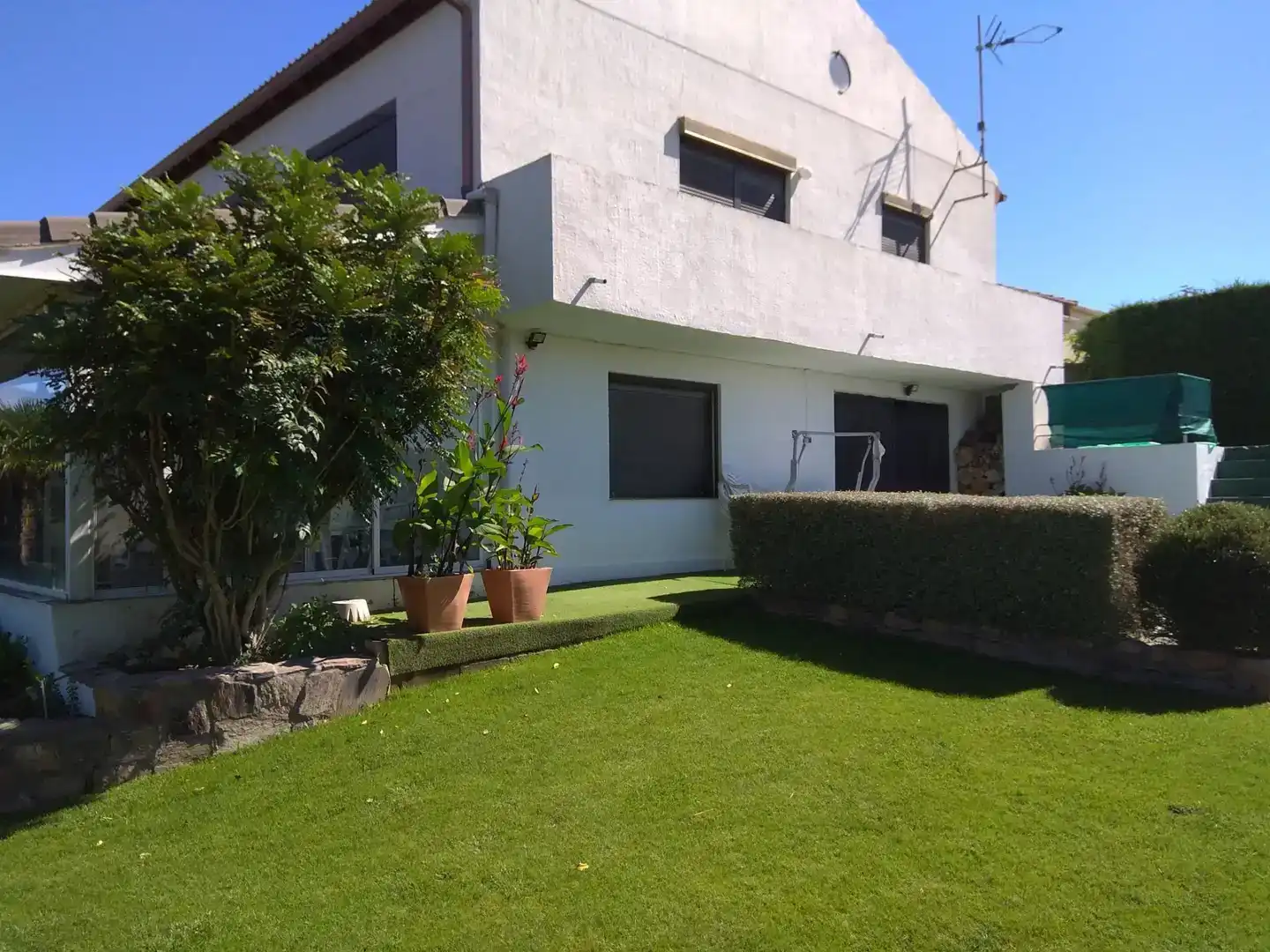 Vista exterior de Casa o xalet en venda en San Cebrián de Castro amb Jardí privat, Traster i Moblat