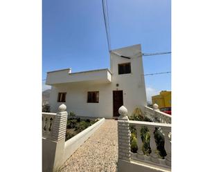 Vista exterior de Casa o xalet en venda en Gáldar amb Terrassa