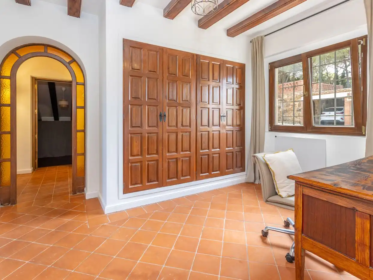 Maison rustique avec piscine à louer à GI-682 1, imagen 9