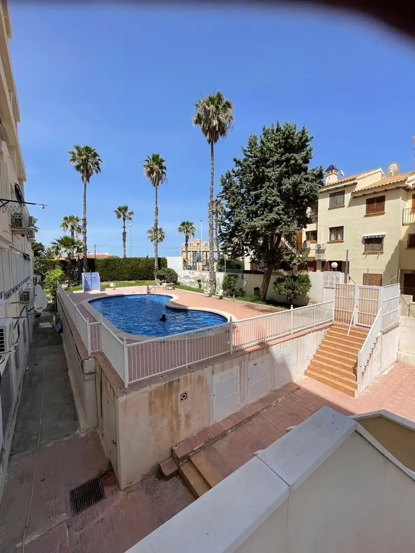 Piscina de Dúplex en venda en Torrevieja amb Terrassa, Moblat i Balcó