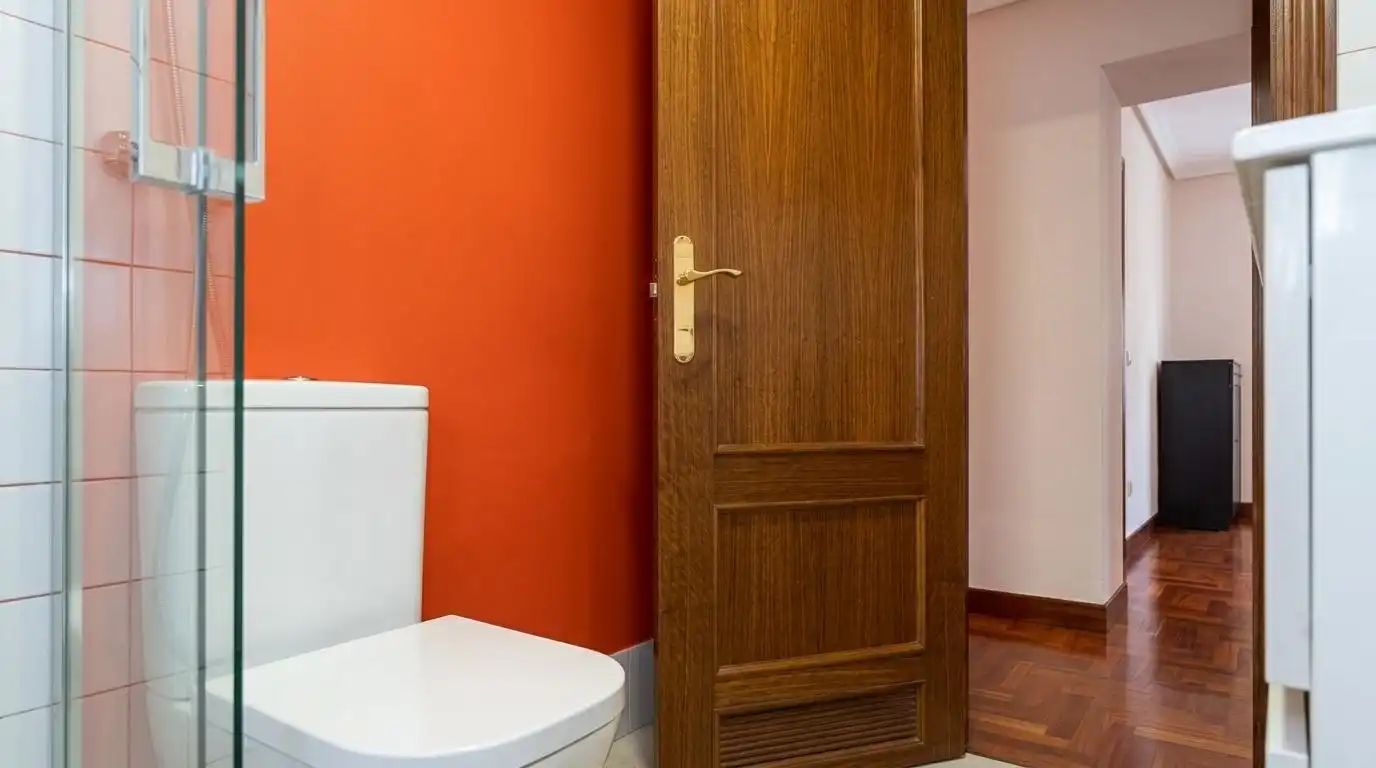 Bathroom of Flat for rent in Oviedo   with Heating and Terrace