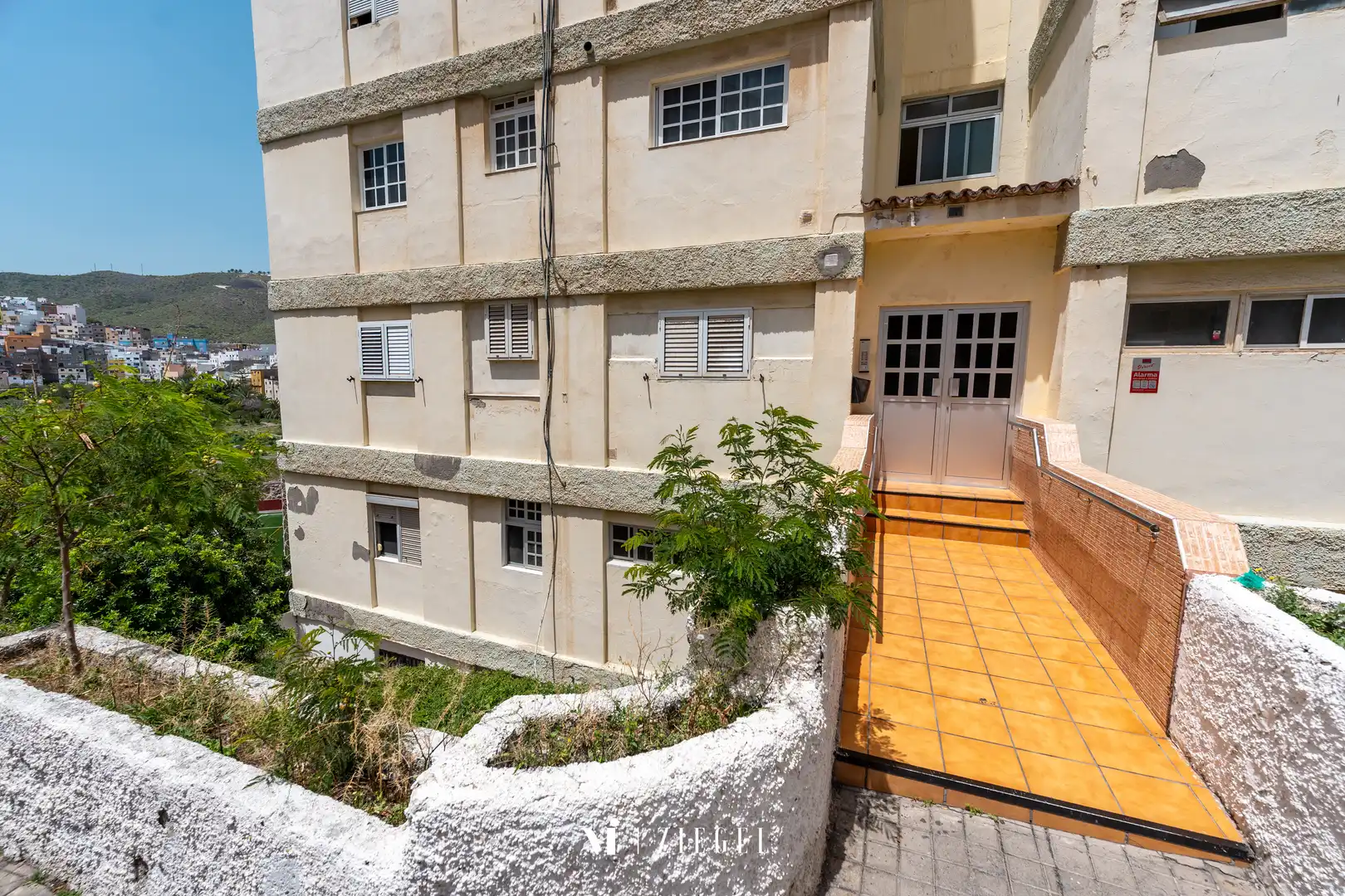 Vista exterior de Pis en venda en Las Palmas de Gran Canaria amb Moblat