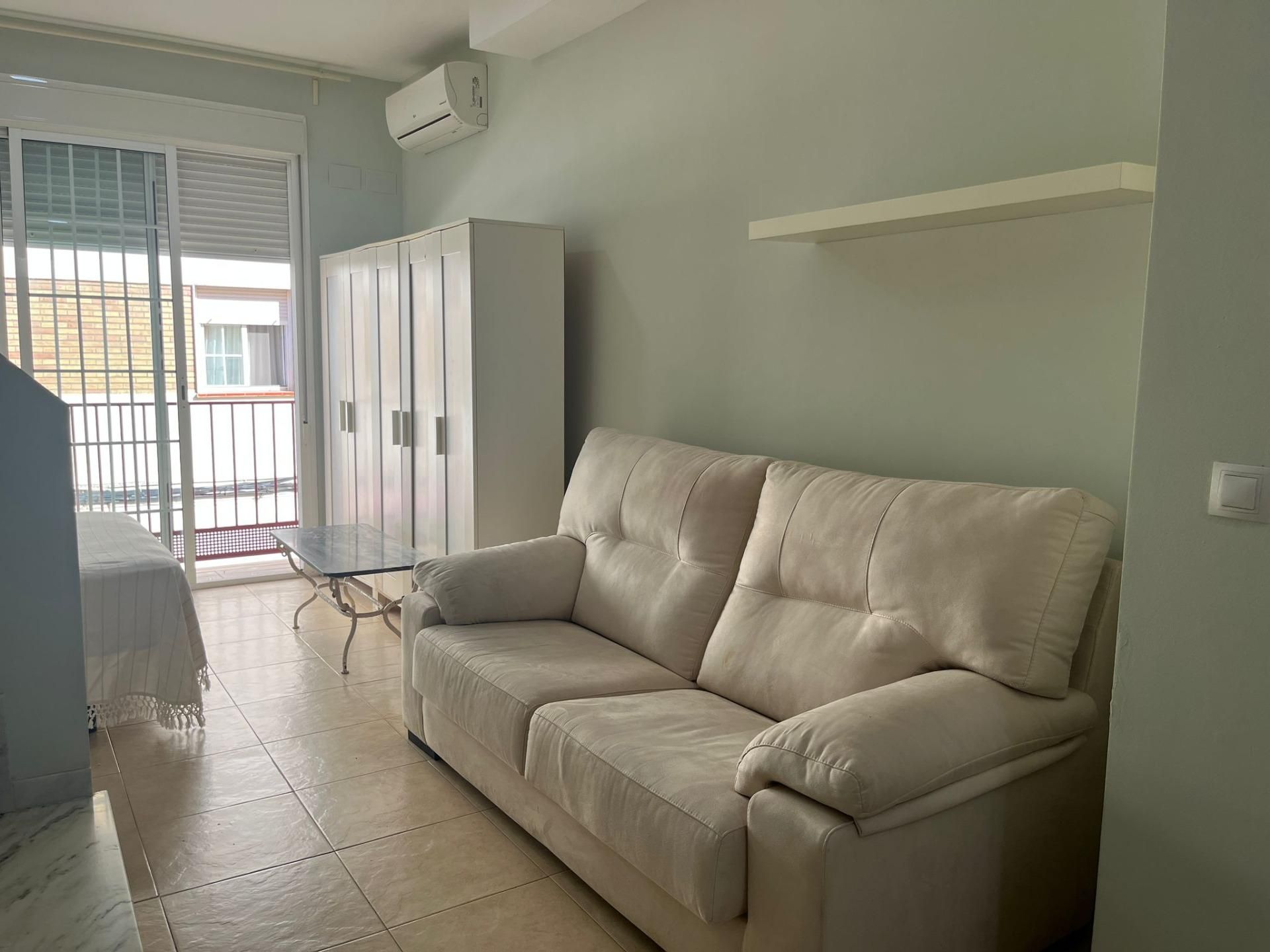 Sala de estar de Loft en venta en Dos Hermanas con Aire acondicionado y Balcón
