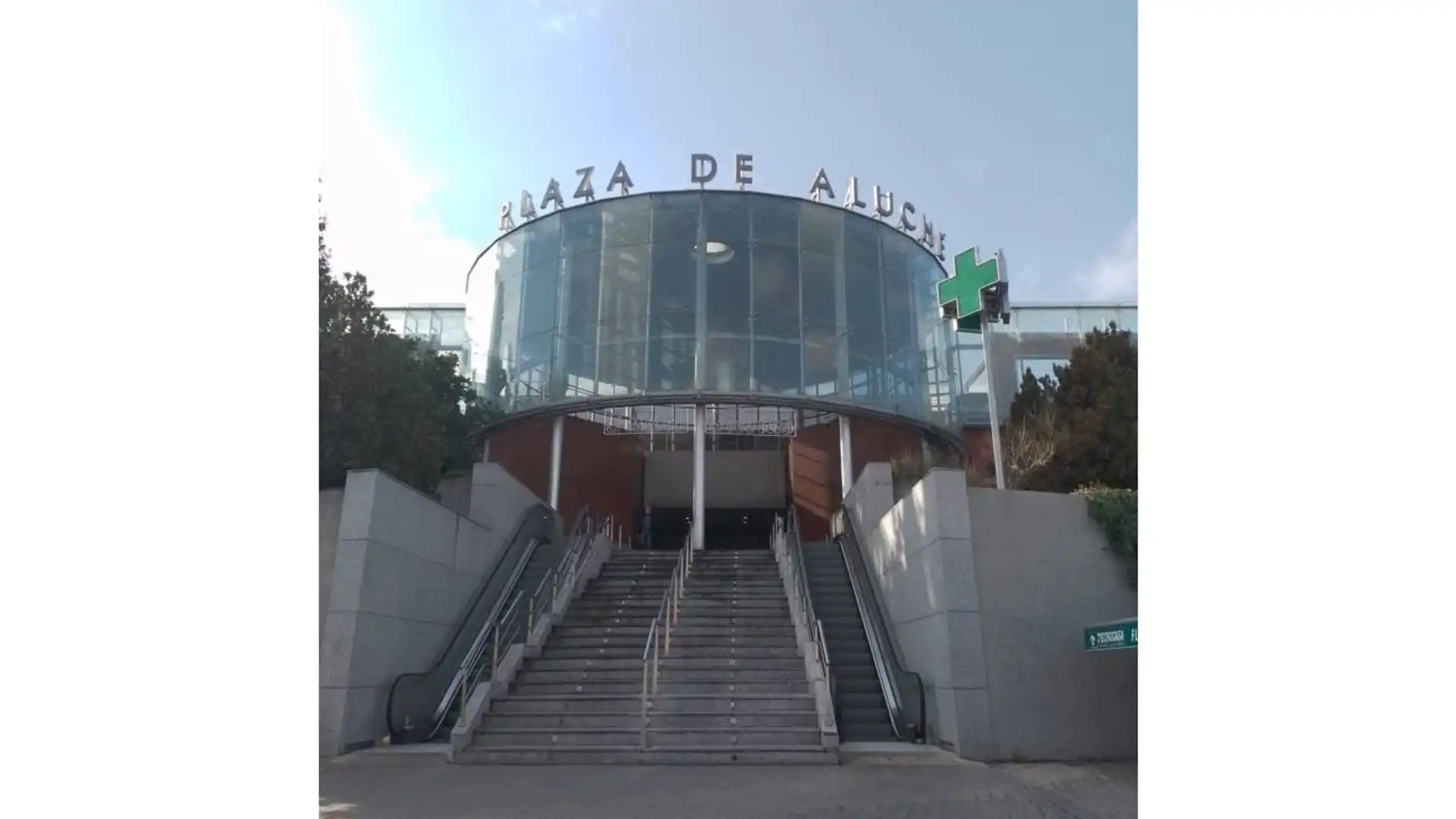 Exterior view of Premises for sale in  Madrid Capital  with Air Conditioner and Alarm