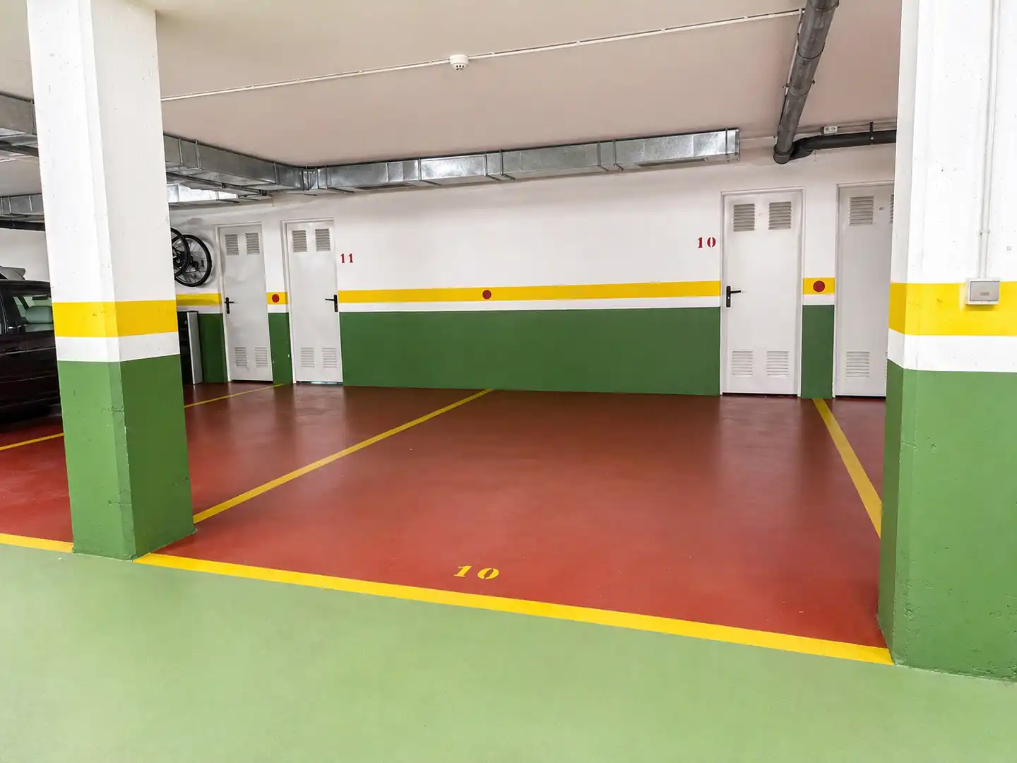 Parkplatz von Wohnungen zum Verkauf in Sanxenxo mit Klimaanlage, Heizung und Parkett