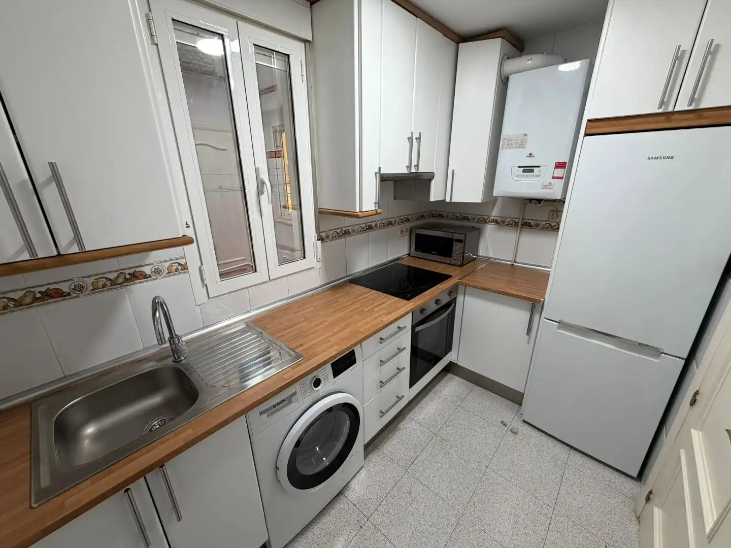 Cuina de Pis de lloguer en  Madrid Capital amb Aire condicionat