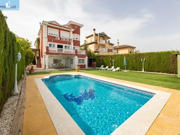 Detached house with pool for sale in Calle de la Sabina