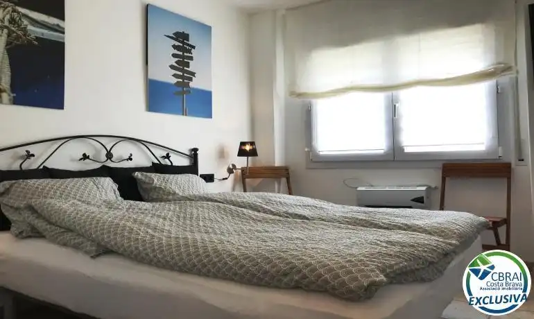 Bedroom of Flat for sale in Roses  with Heating, Terrace and Swimming Pool