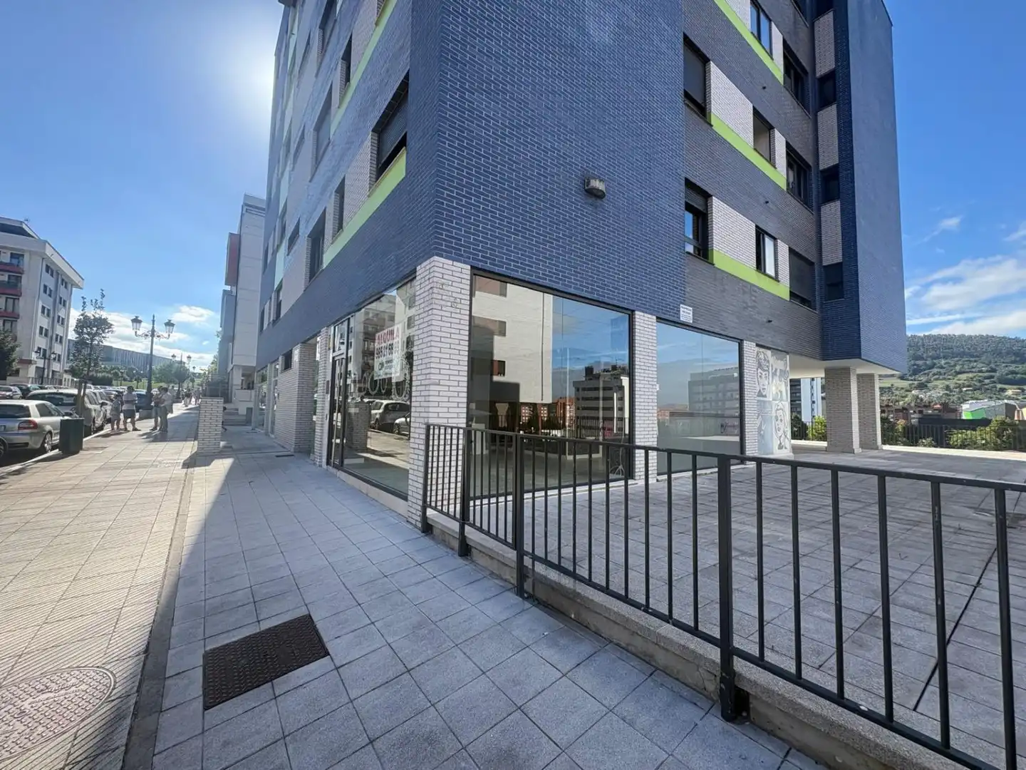 Vista exterior de Local de alquiler en Oviedo 