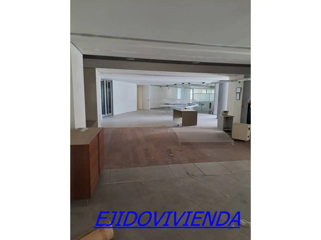 Oficina en venda en Vícar