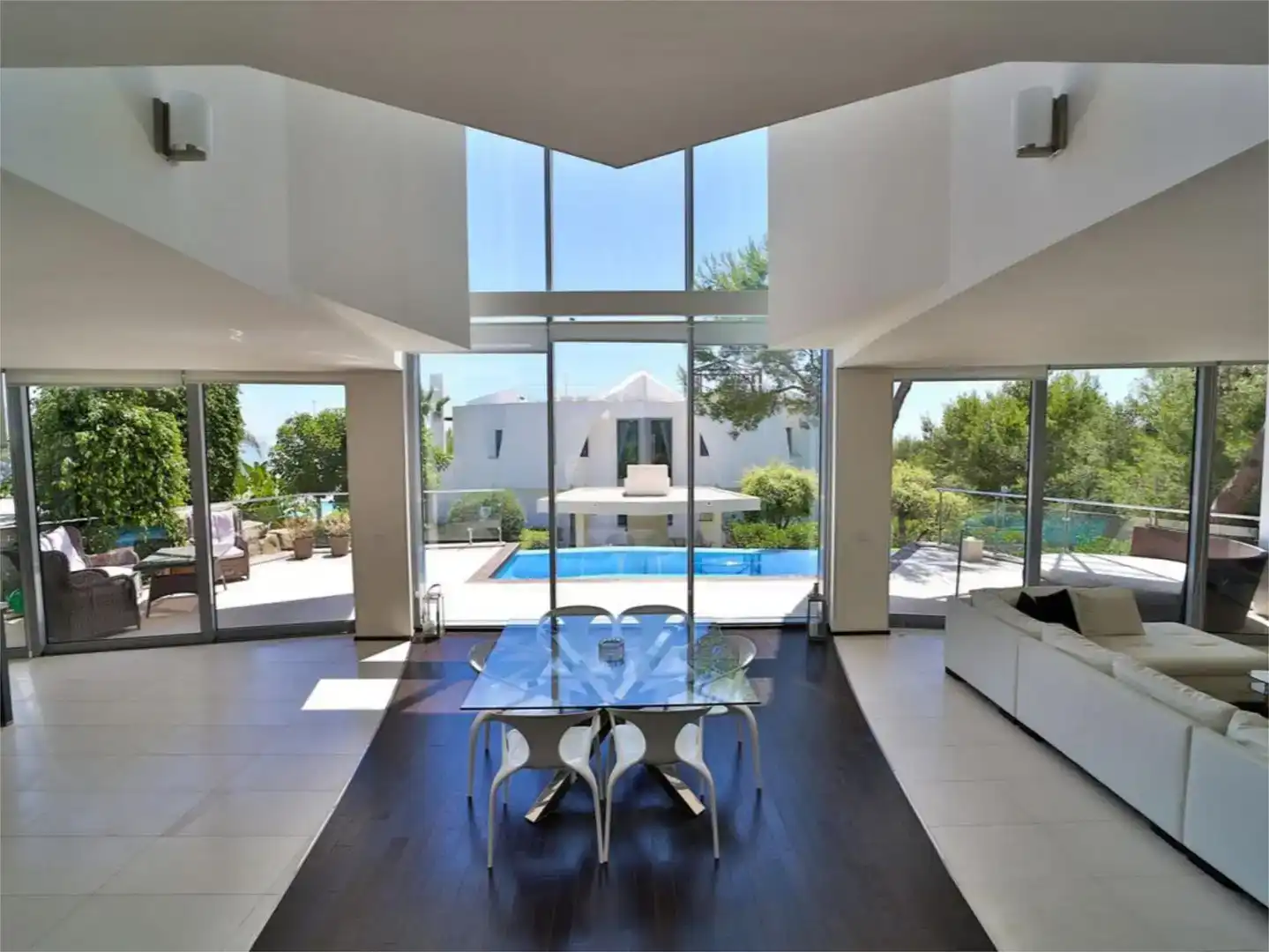 Menjador de Casa o xalet de lloguer en Marbella amb Aire condicionat, Piscina i Balcó