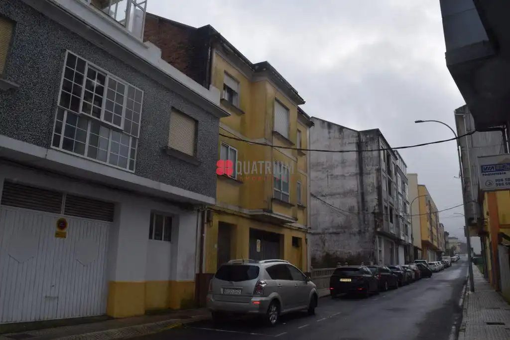 Vista exterior de Edificio en venta en A Estrada 