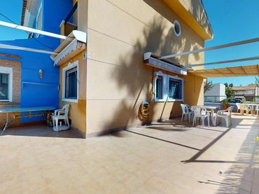 Villa con balcone in vendita a Calle Catamarán