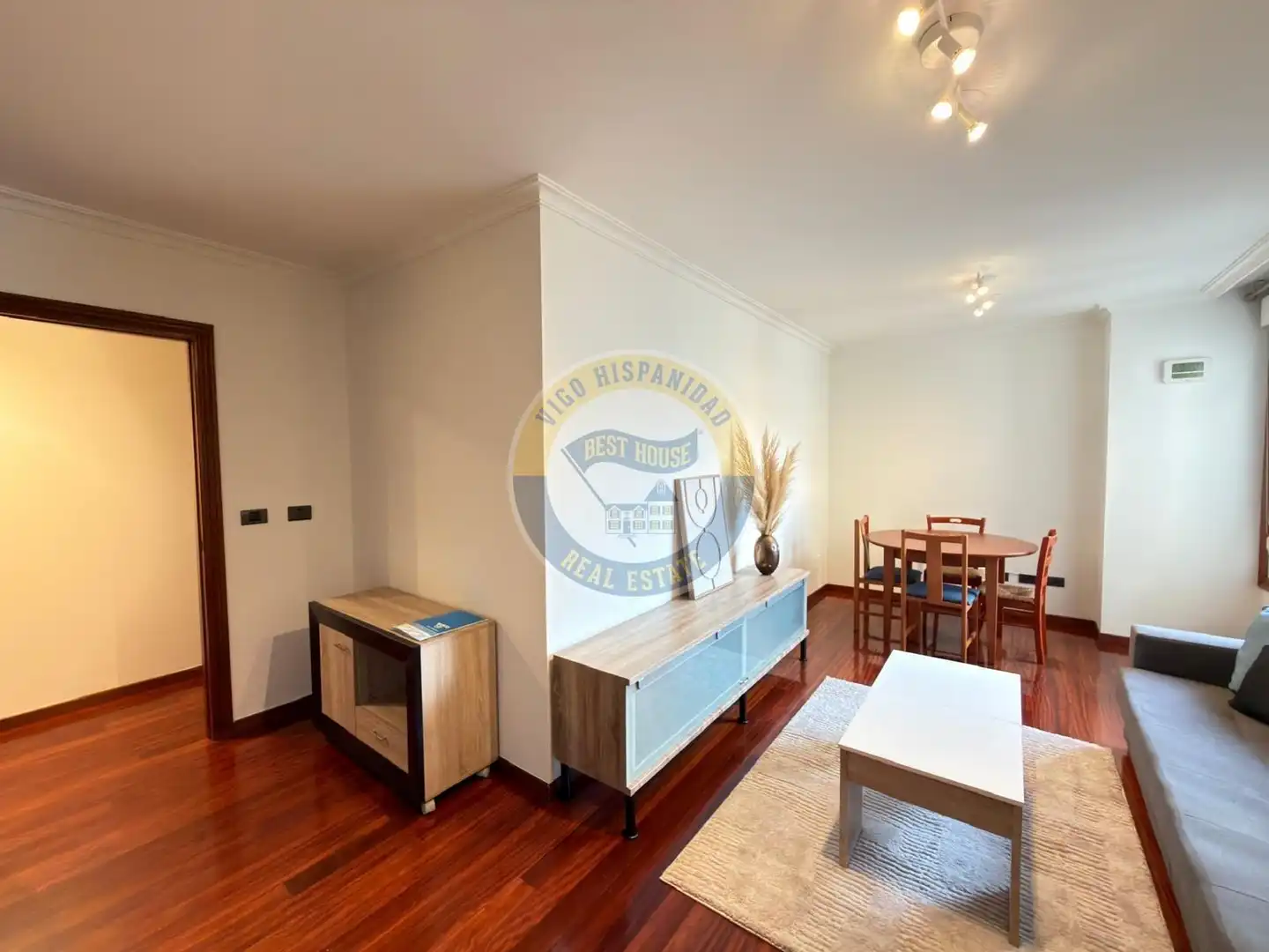 Apartments for rent in Calle ROSALIA DE CASTRO, Centro - Areal