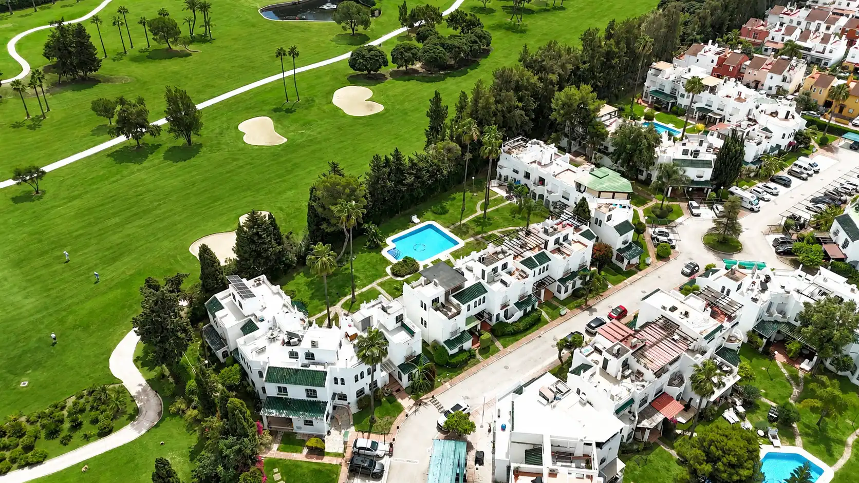 Vista exterior de Casa adosada en venta en Marbella con Aire acondicionado, Terraza y Piscina