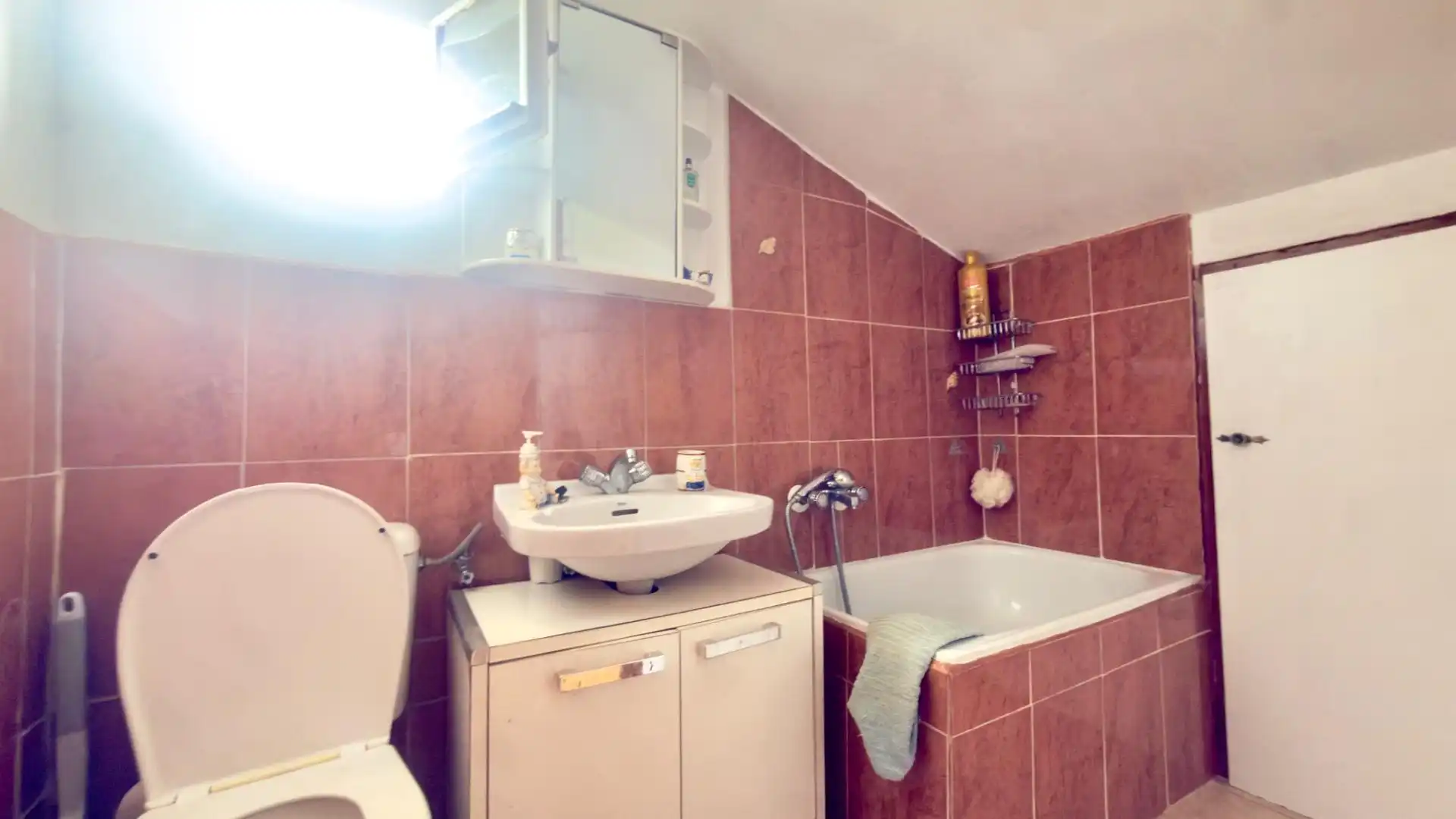 Baño de Piso en venta en A Pobra de Trives  con Calefacción y Amueblado