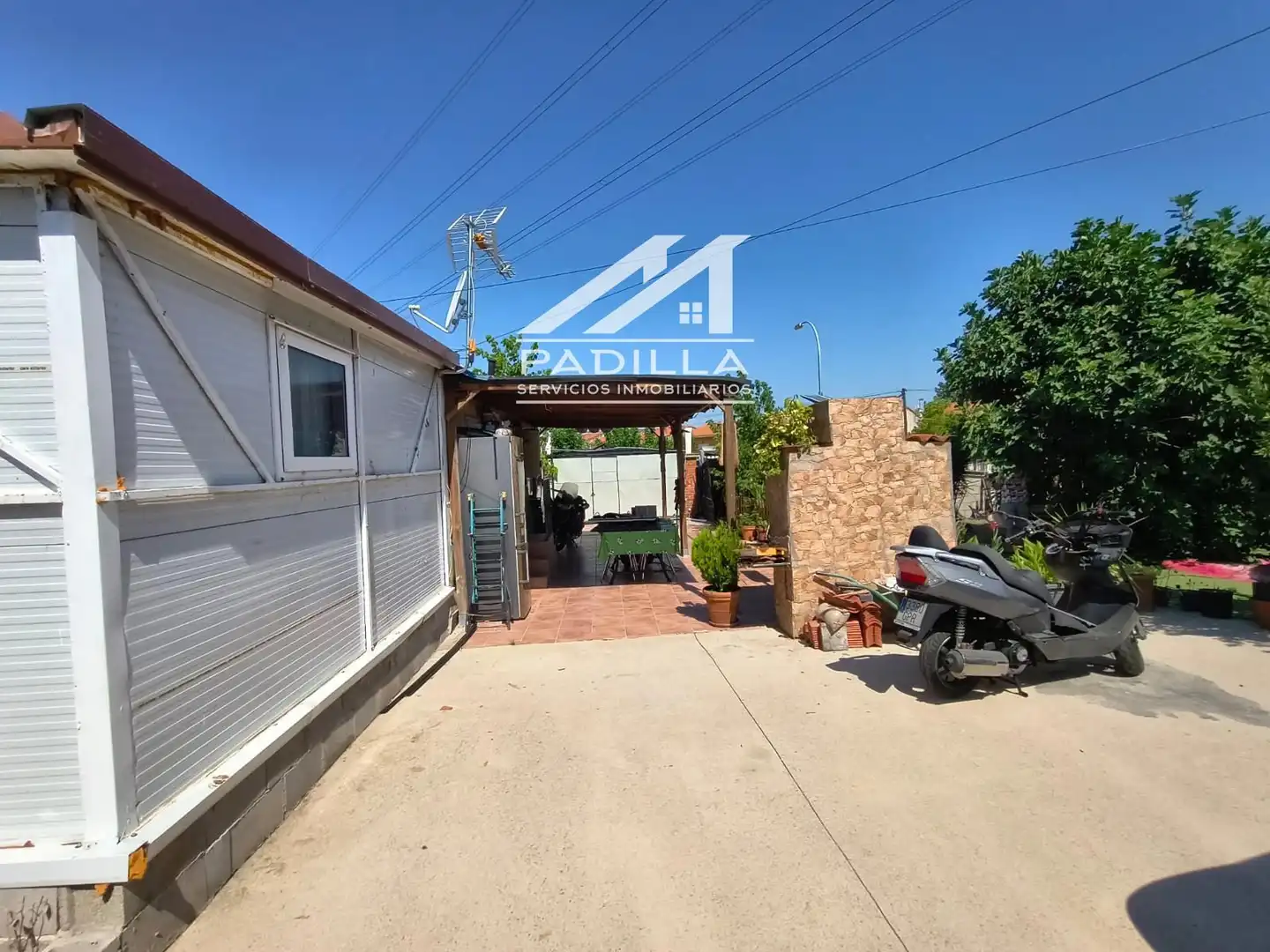 Parking of Houses for sale in Otero  with Air Conditioner and Heating