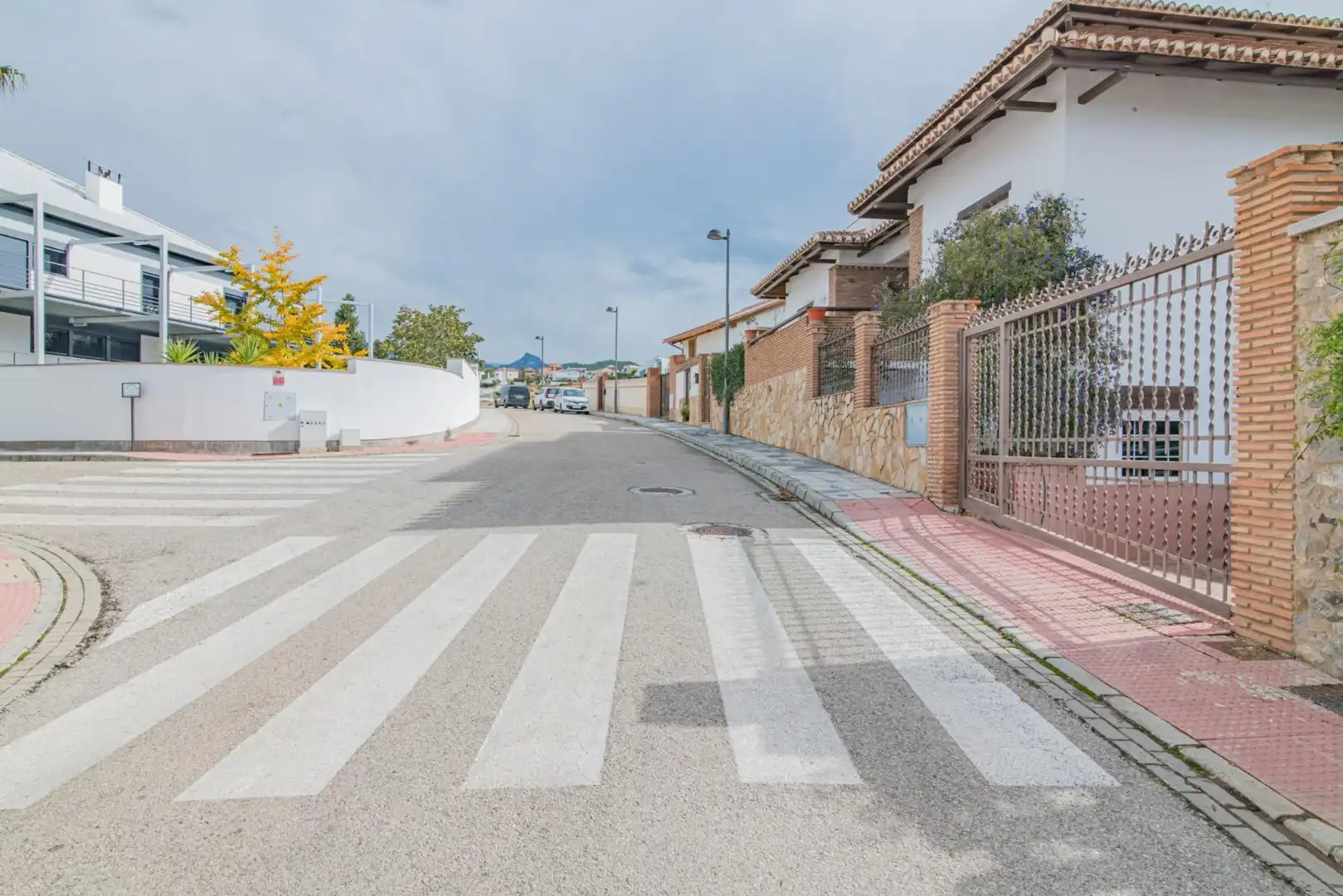 Vista exterior de Casa o xalet en venda en La Zubia amb Calefacció, Jardí privat i Terrassa