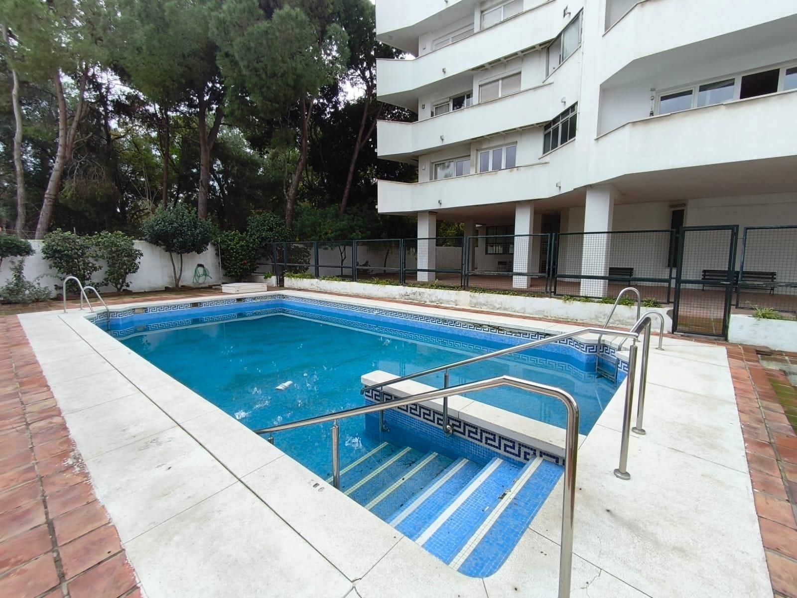 Piscina de Pis en venda en Algeciras amb Terrassa i Piscina comunitària