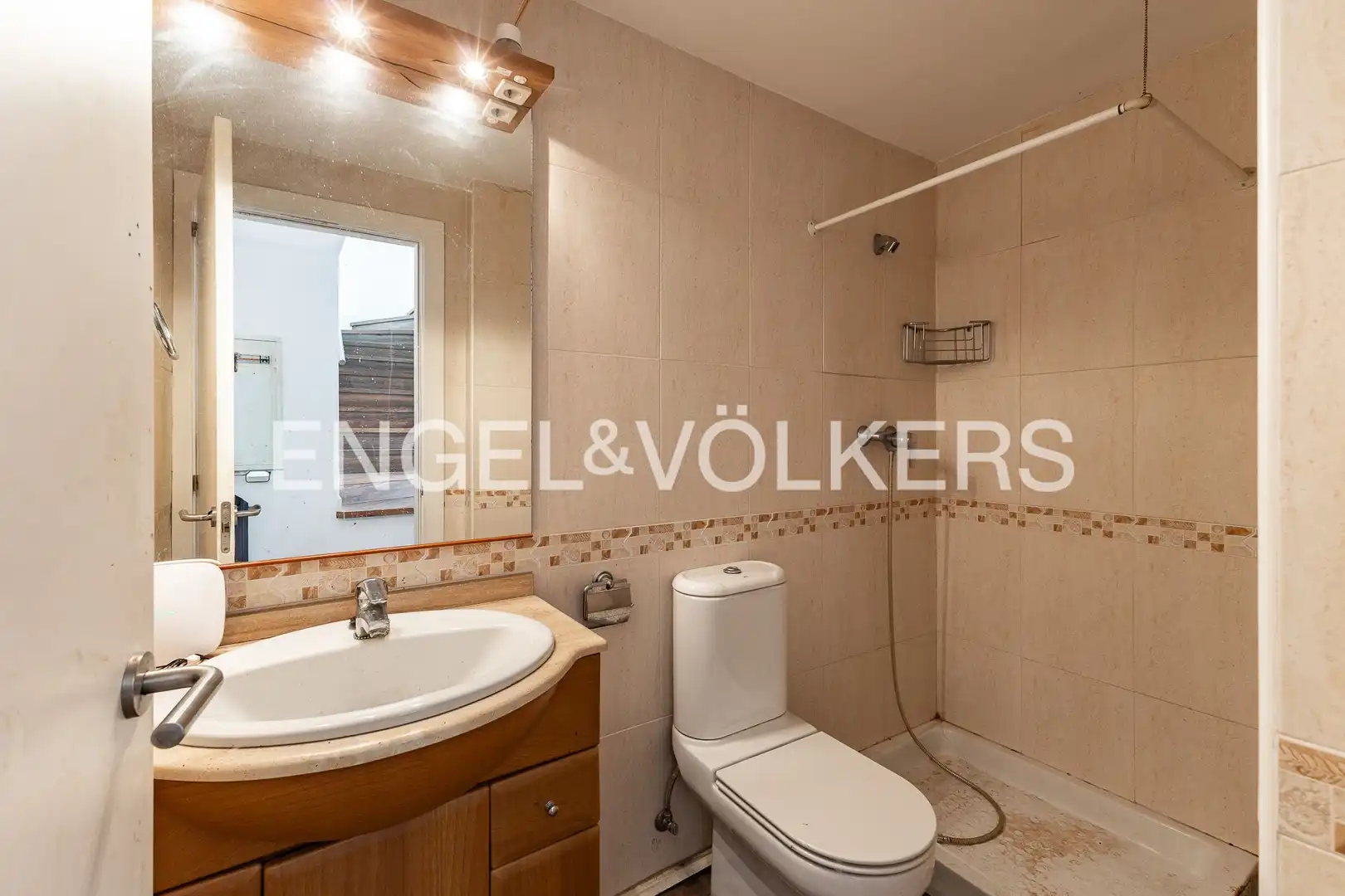 Baño de Piso en venta en Tona con Aire acondicionado, Calefacción y Parquet