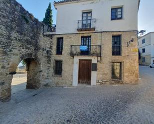 Vista exterior de Casa o xalet en venda en Úbeda amb Jardí privat i Terrassa