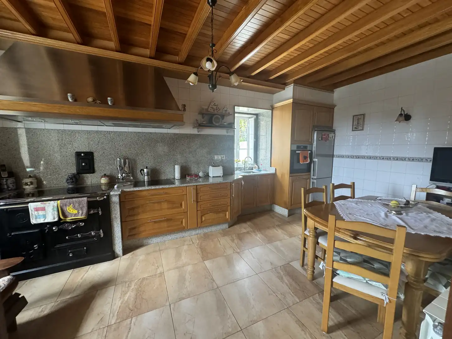 Cocina de Finca rústica en venta en Outes con Calefacción, Jardín privado y Terraza