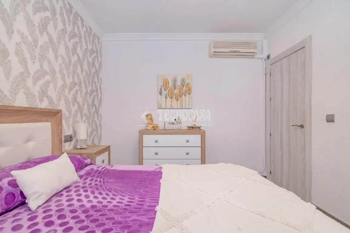 Bedroom of Flat for sale in Loja  with Air Conditioner, Parquet flooring and Balcony