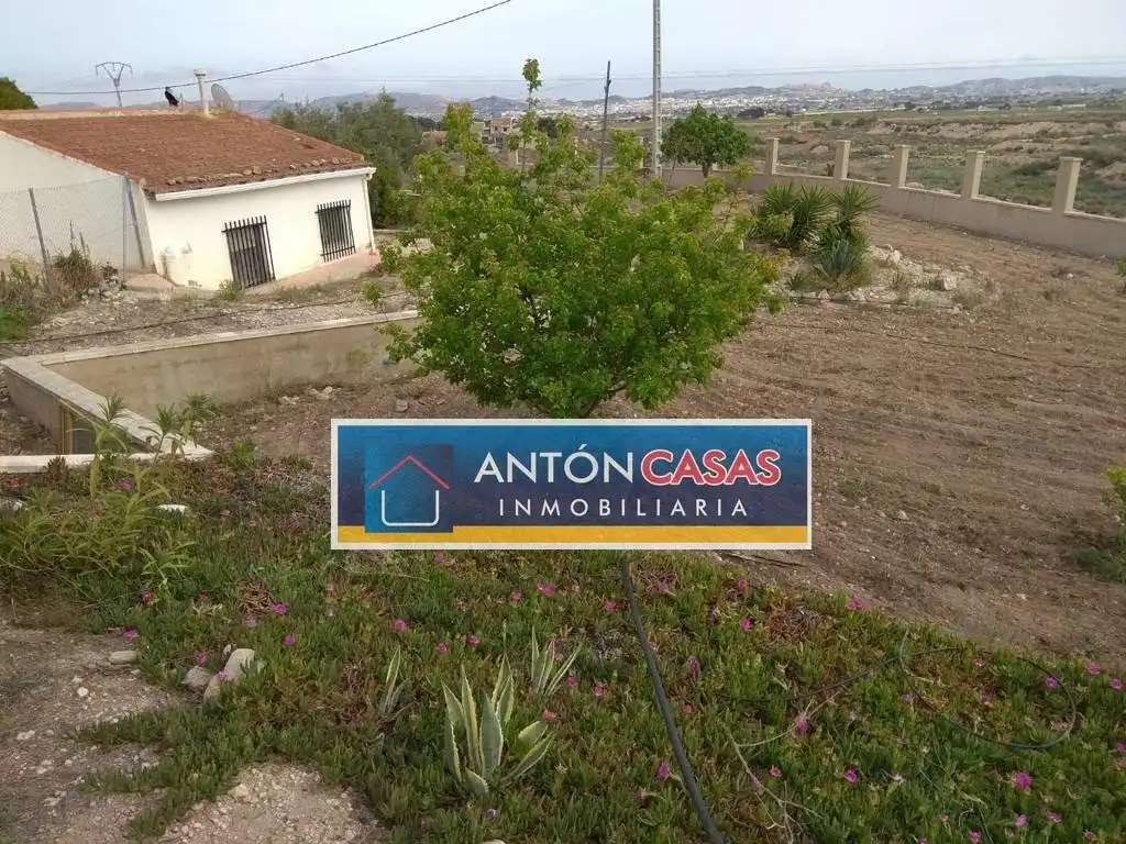 Finca rústica en venda a Novelda