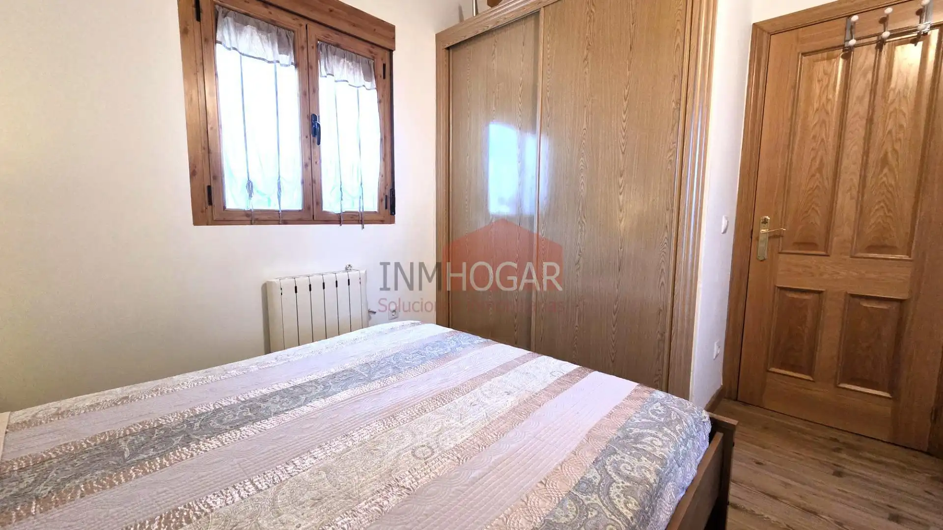 Dormitori de Casa o xalet en venda en Santa Cruz de Pinares amb Aire condicionat, Calefacció i Jardí privat