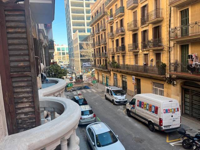 Piso en Venta en Carrer de Cabanes en El Poble Sec - Parc de Montjuïc