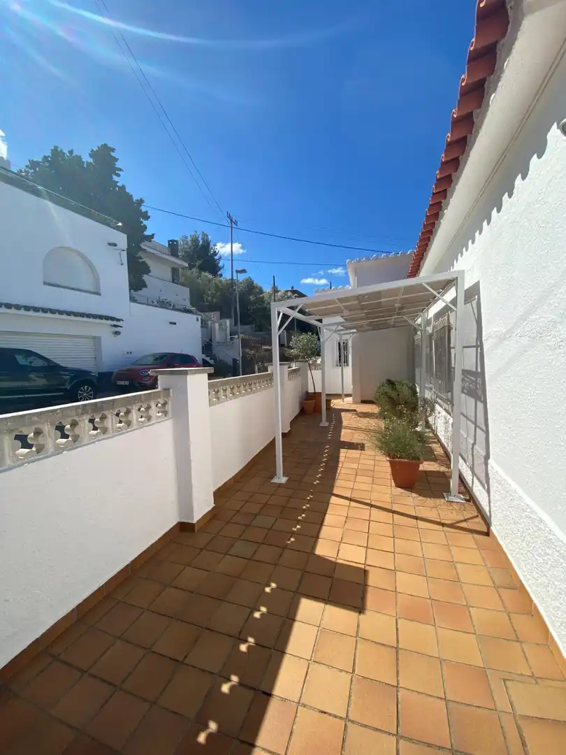 Vista exterior de Casa o xalet en venda en Roses amb Aire condicionat, Calefacció i Jardí privat