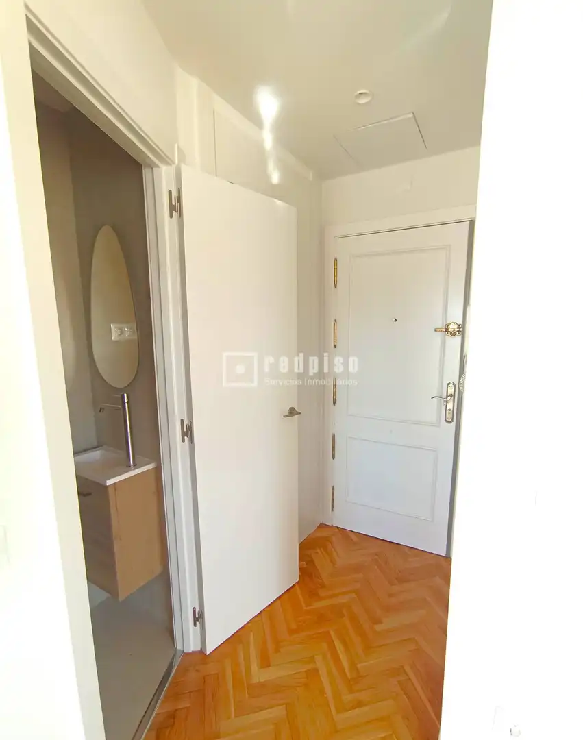 Schlafzimmer von Dachboden zum Verkauf in Madrid mit Klimaanlage, Heizung und Parkett