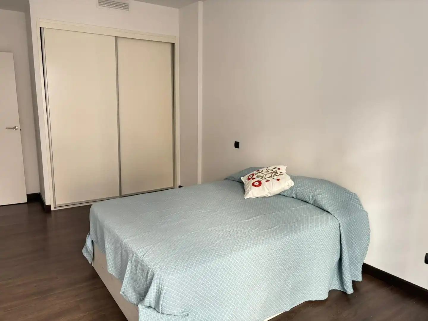 Habitación de Piso de alquiler en Zaragoza con Aire acondicionado, Calefacción y Amueblado