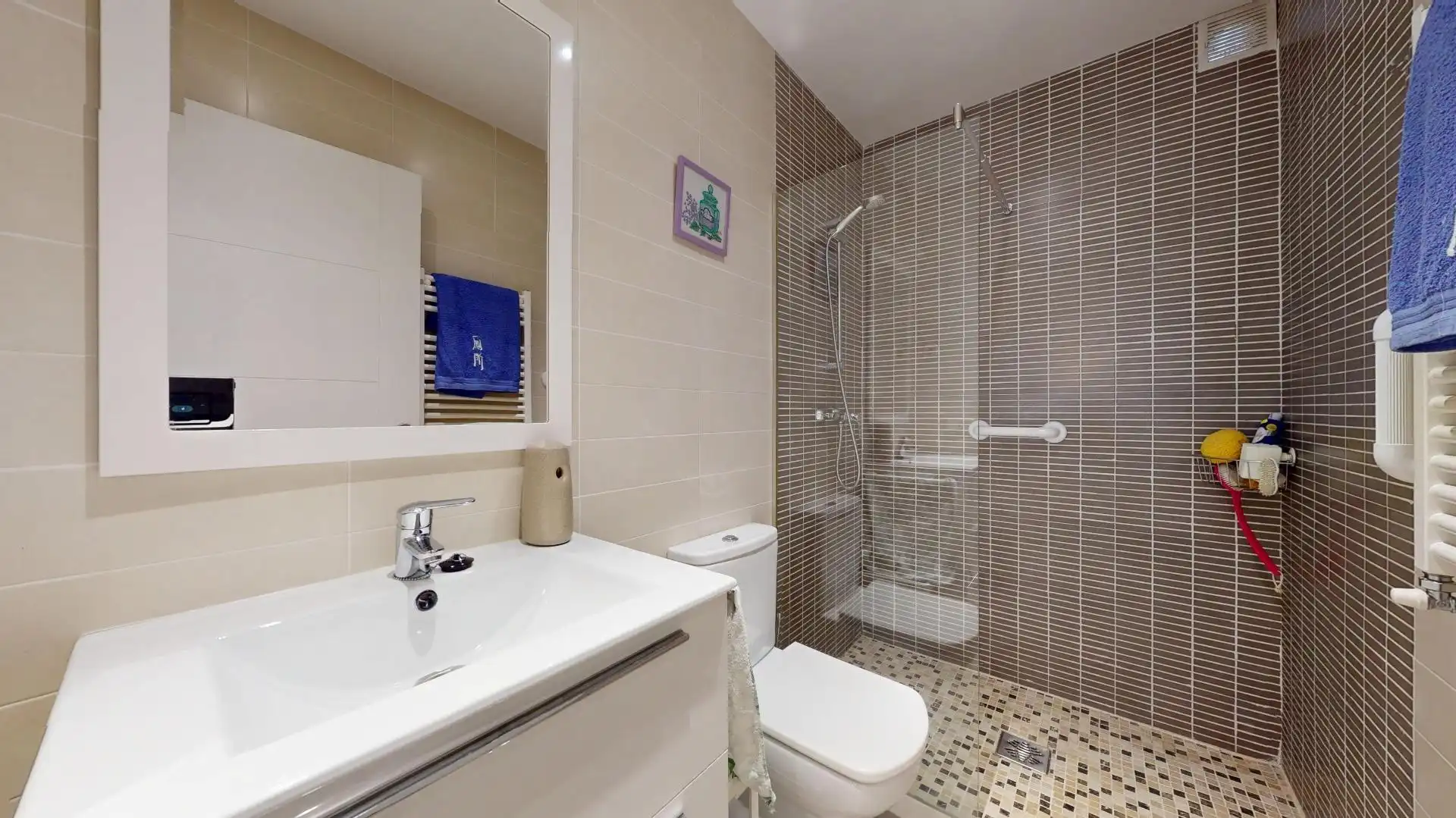 Badezimmer von Wohnung zum Verkauf in Madrid mit Klimaanlage, Heizung und Möbliert