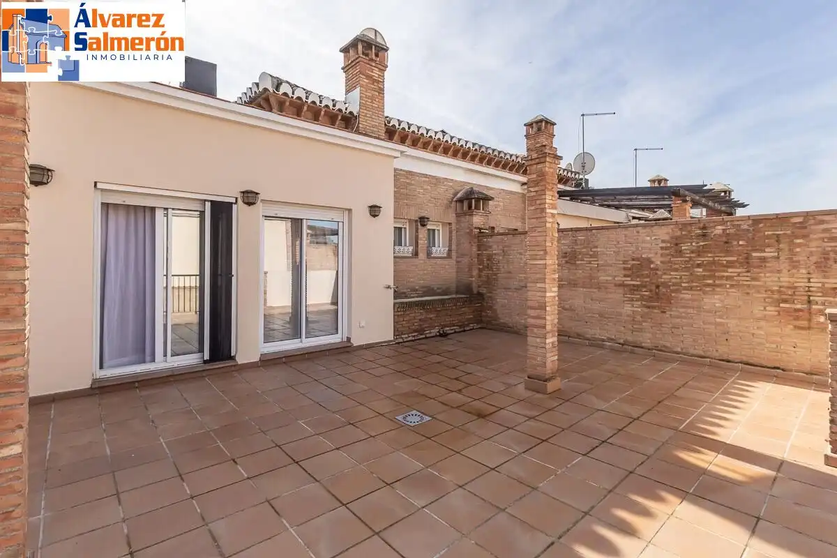 Außenansicht von Einfamilien-Reihenhaus zum Verkauf in Granada mit Privatgarten, Terrasse und Schwimmbad
