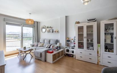 Living room of Flat for sale in  Granada Capital  with Air Conditioner