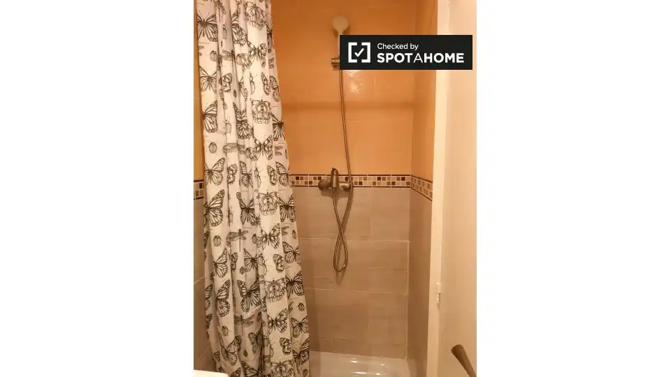 Bathroom of Flat for rent in L'Hospitalet de Llobregat  with Air Conditioner, Heating and Furnished