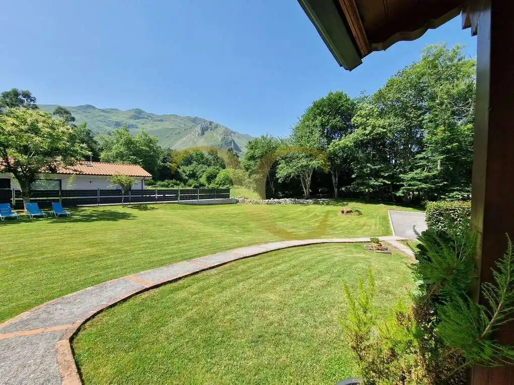 Jardí de Casa o xalet en venda en Llanes amb Calefacció, Jardí privat i Terrassa