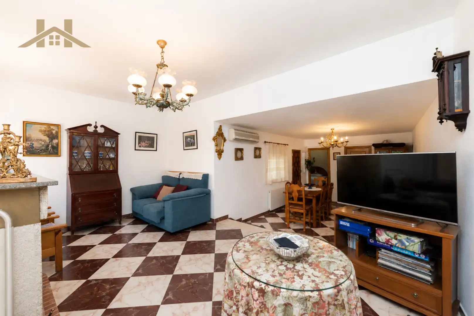 Sala de estar de Casa o chalet en venta en Pozuelo de Alarcón con Aire acondicionado, Calefacción y Jardín privado