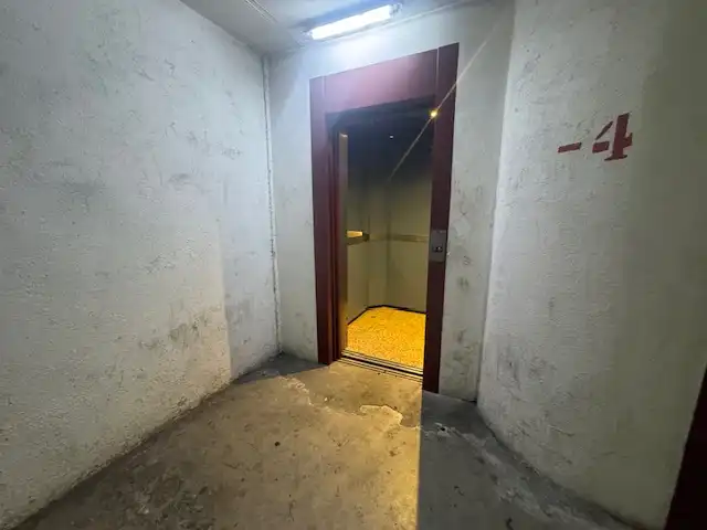Garage zum Verkauf in Barcelona mit Alarm