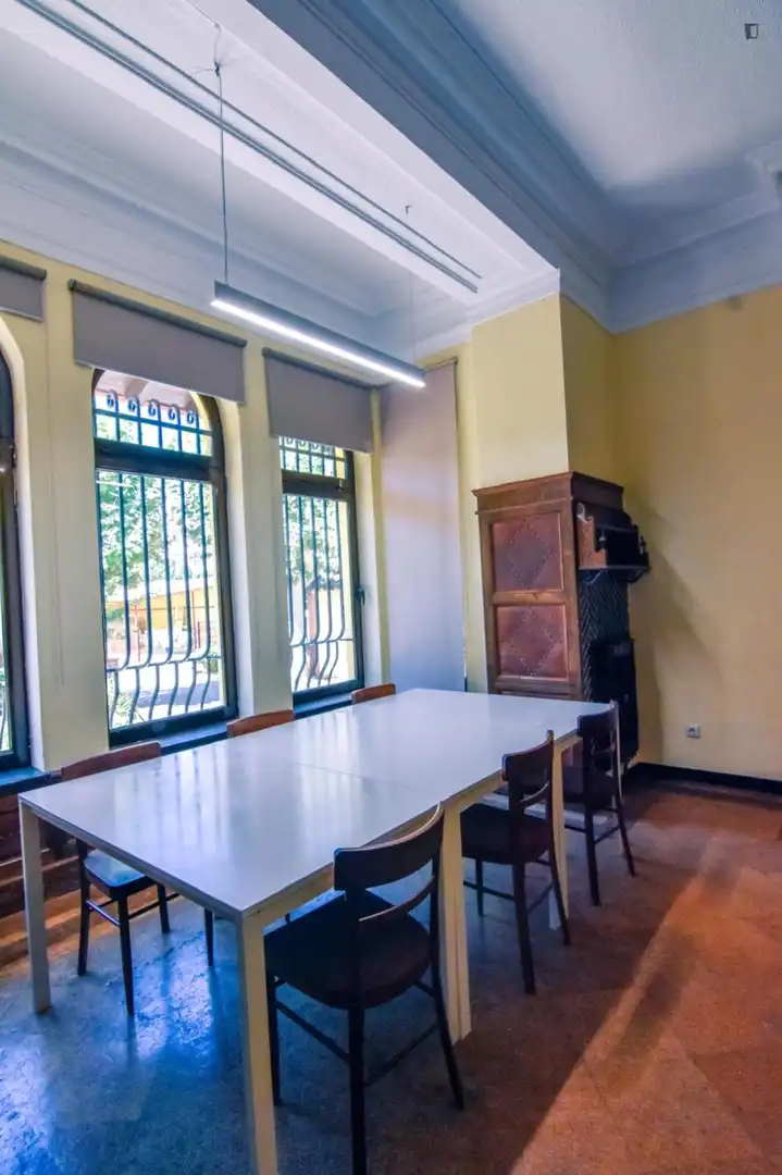 Menjador de Casa o xalet per a compartir en Salamanca amb Calefacció, Moblat i Forn
