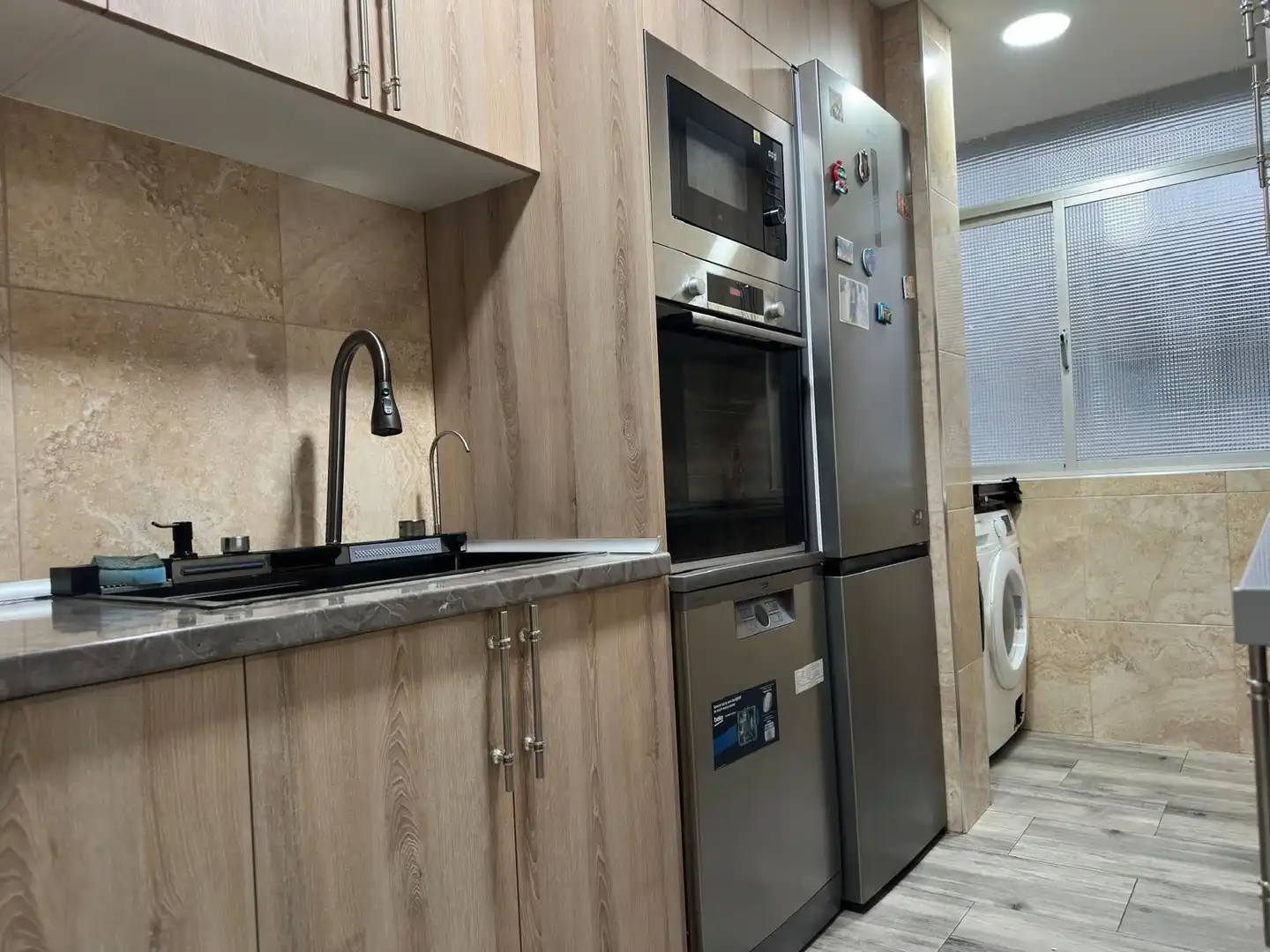 Kitchen of Flat for sale in Sevilla  with Air Conditioner and Furnished