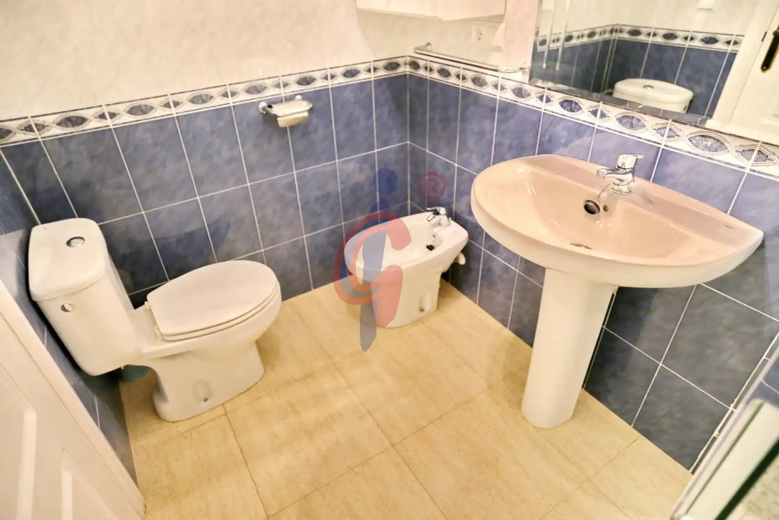 Badezimmer von Dachboden zum Verkauf in Guardamar del Segura mit Terrasse, Abstellraum und Möbliert