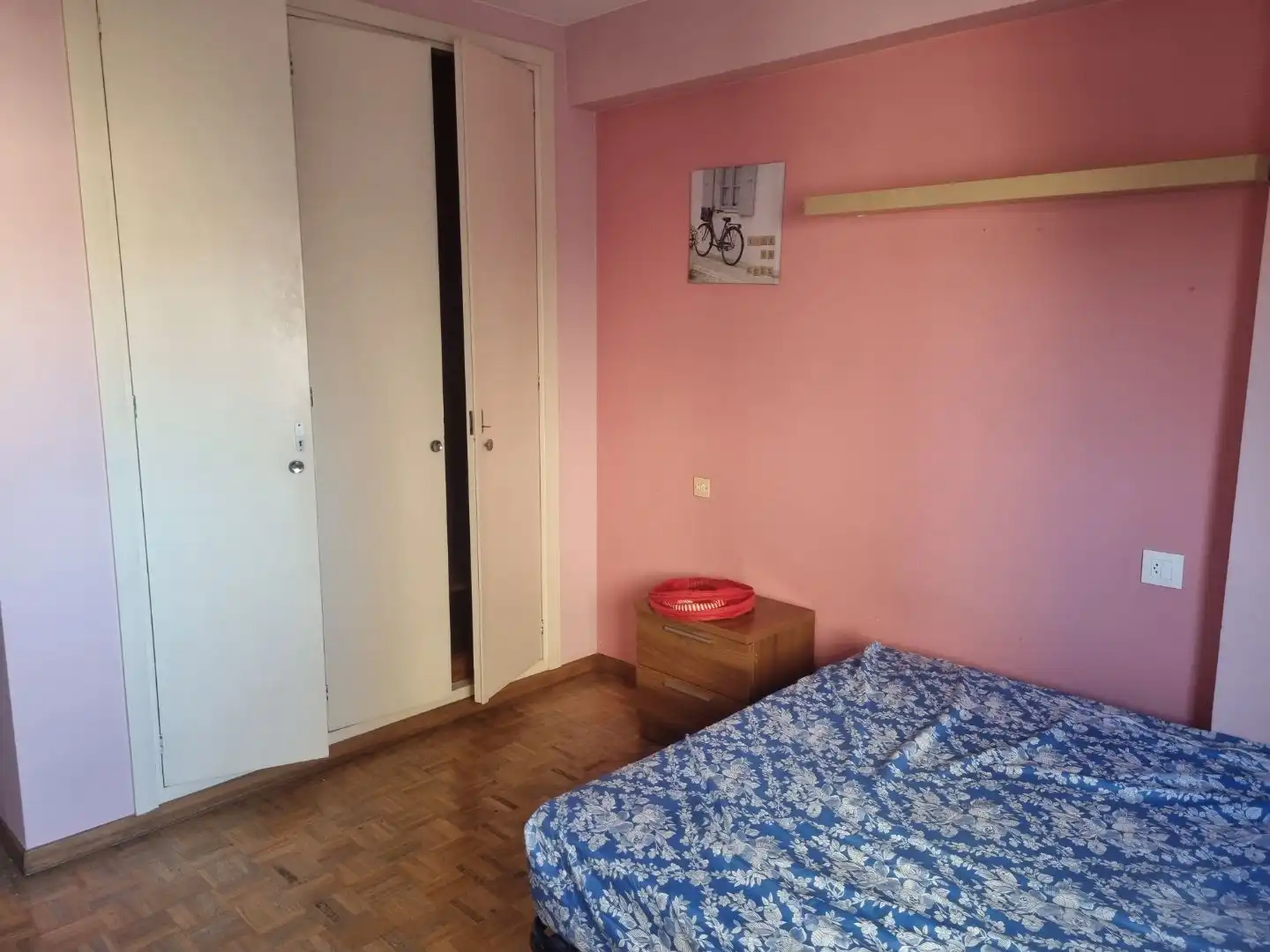 Dormitori de Pis de lloguer en A Coruña Capital  amb Calefacció, Parquet i Moblat