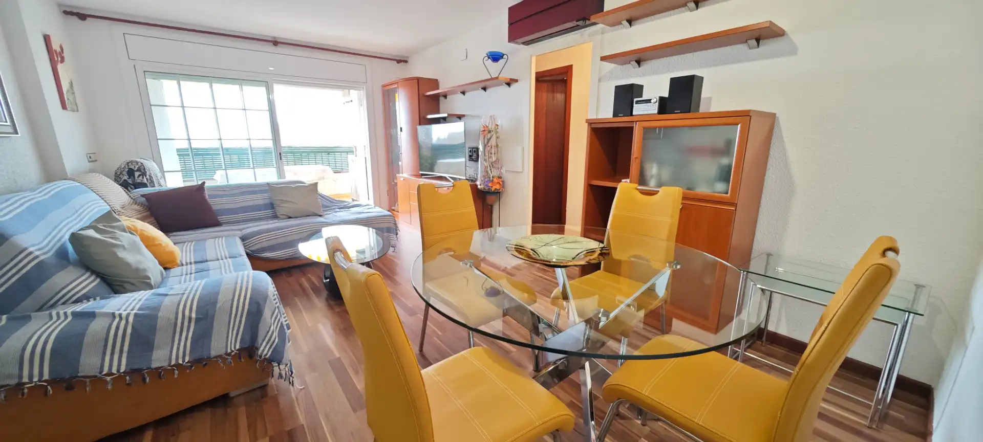 Sala d'estar de Pis en venda en Cunit amb Moblat
