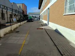 Fabrikhallen zur Miete in Sur - PAU 4