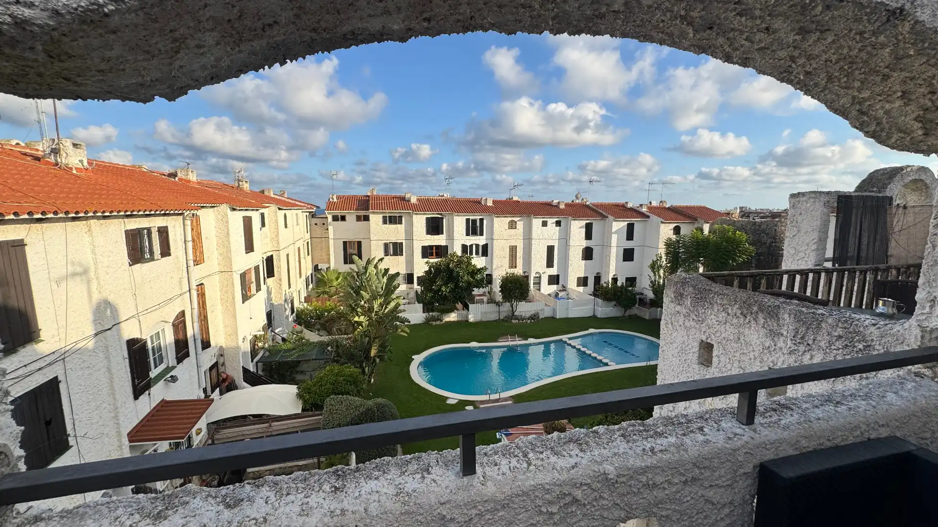 Schwimmbecken von Einfamilien-Reihenhaus zum Verkauf in Torredembarra mit Klimaanlage, Heizung und Privatgarten