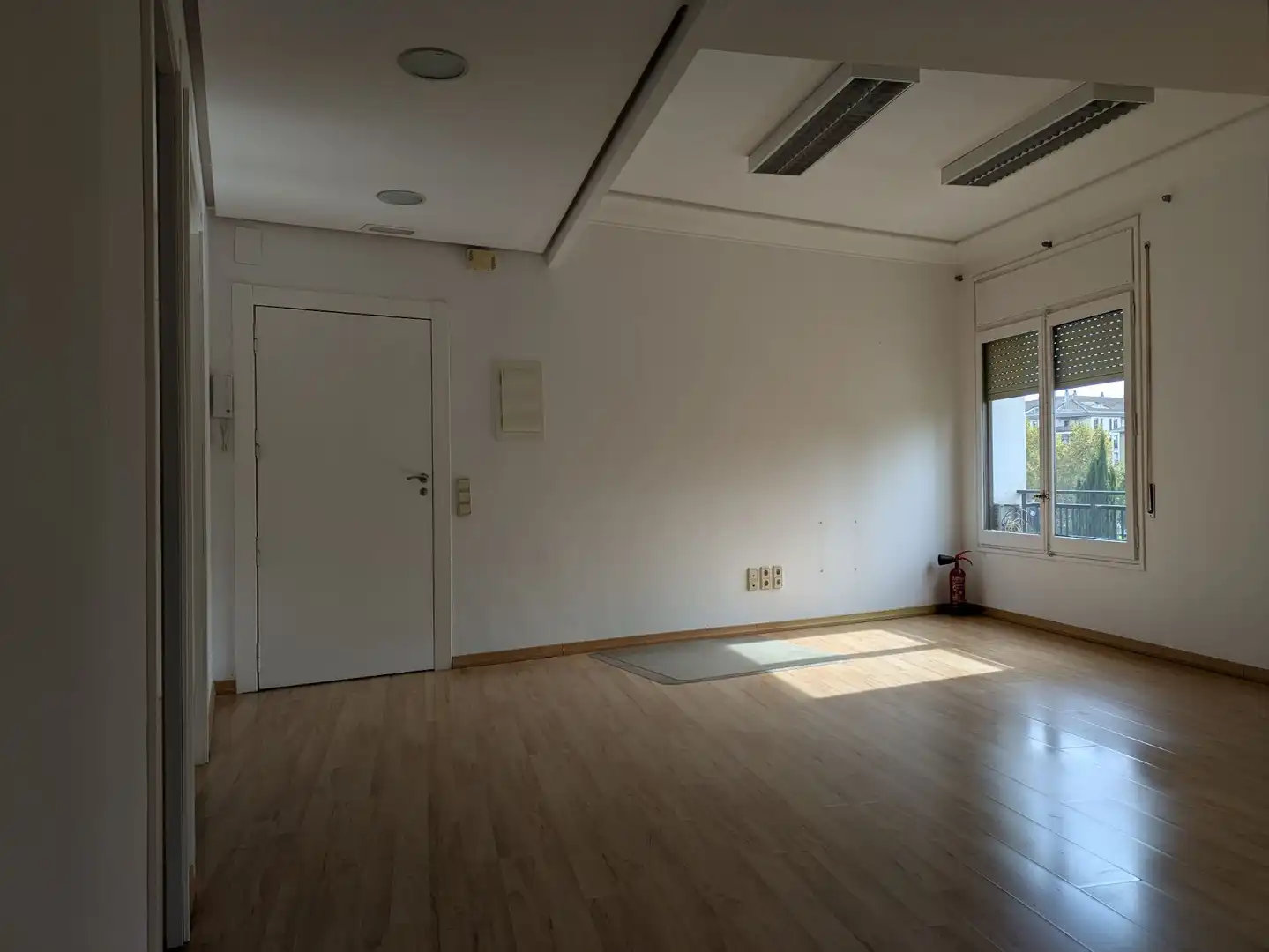 Büro zur Miete in Monzón mit Klimaanlage und Heizung